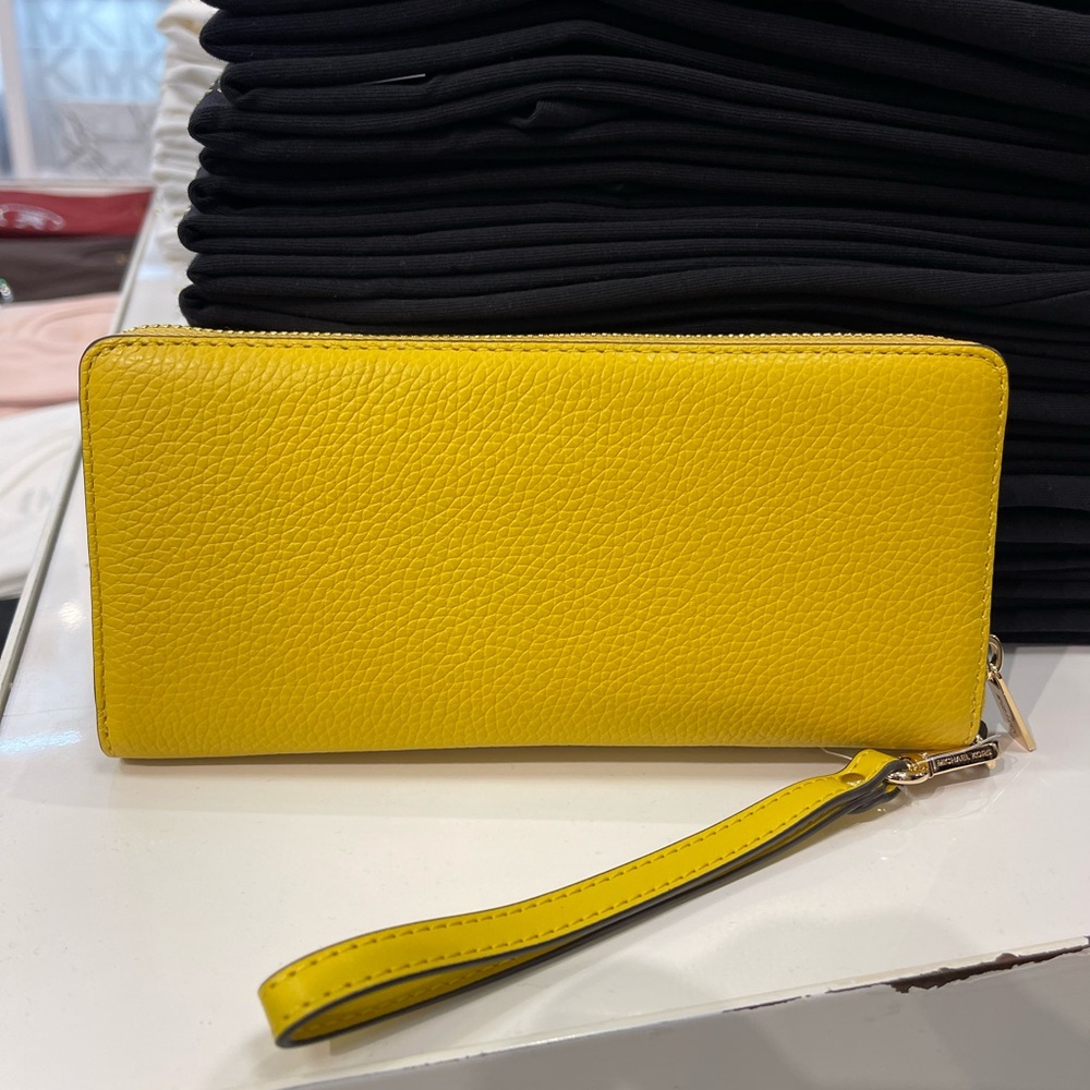 MICHAEL KORS Jet Set Travel Lg Pebbl Leather Continental Wristlet Wallet 
Honey - Picture 16 of 16